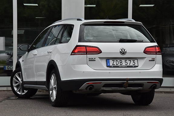 Volkswagen Golf Alltrack 5 of 26