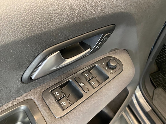 Volkswagen Amarok 27 of 30