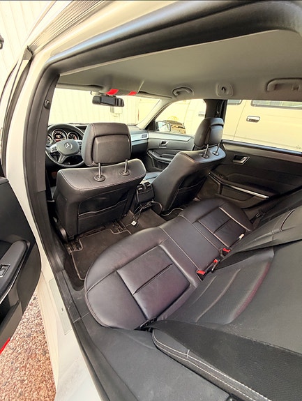 Mercedes-Benz E220 5 of 5