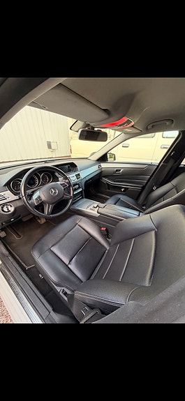 Mercedes-Benz E220 4 of 5
