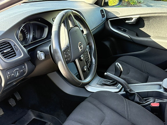 Volvo V40 Cross Country 3 of 3