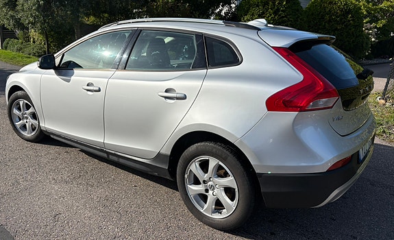 Volvo V40 Cross Country 2 of 3