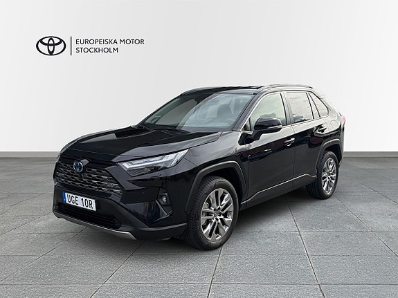 Toyota RAV4 2 of 17