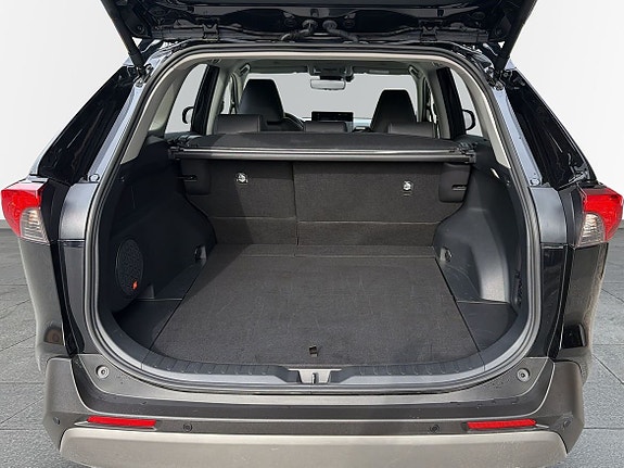 Toyota RAV4 13 of 17