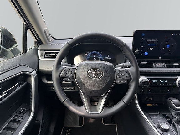 Toyota RAV4 12 of 17