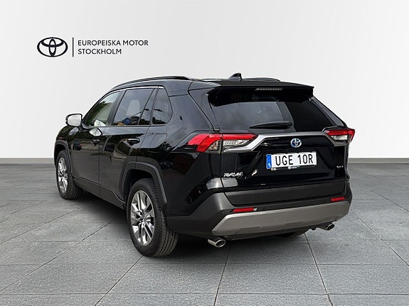 Toyota RAV4 4 of 17