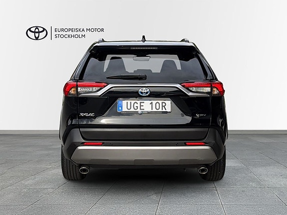 Toyota RAV4 7 of 17