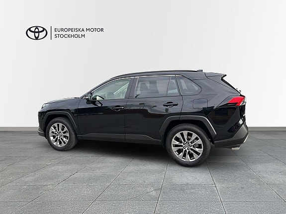 Toyota RAV4 6 of 17