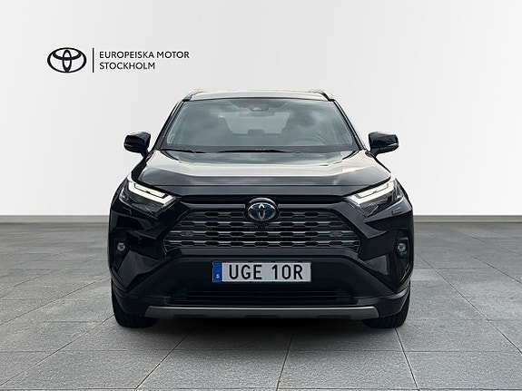 Toyota RAV4 8 of 17