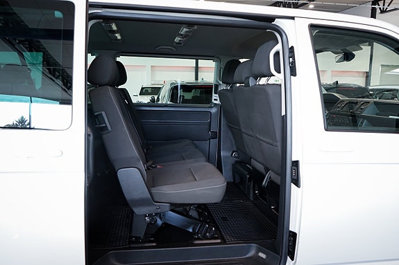 Volkswagen Caravelle 27 of 27