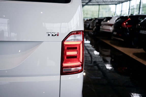 Volkswagen Caravelle 8 of 27