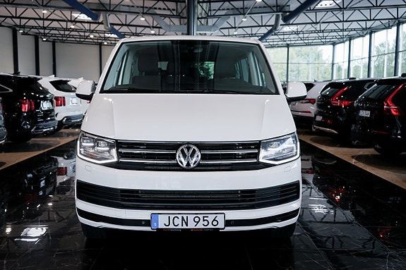 Volkswagen Caravelle 2 of 27