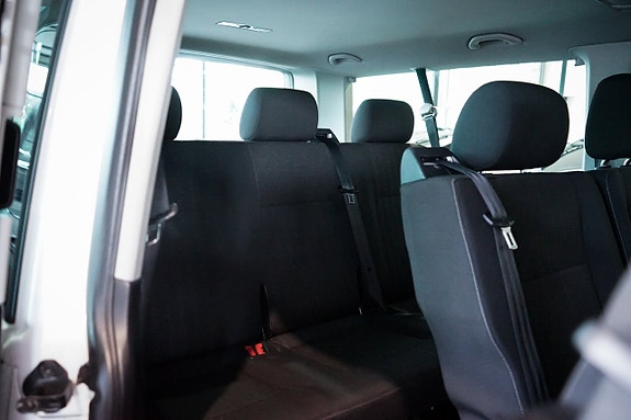 Volkswagen Caravelle 26 of 27