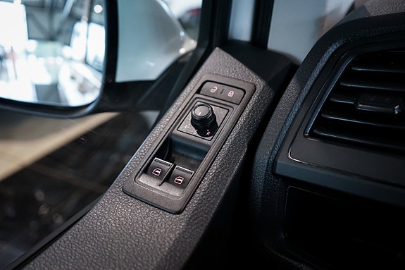 Volkswagen Caravelle 19 of 27