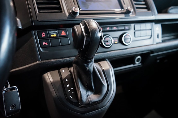 Volkswagen Caravelle 15 of 27