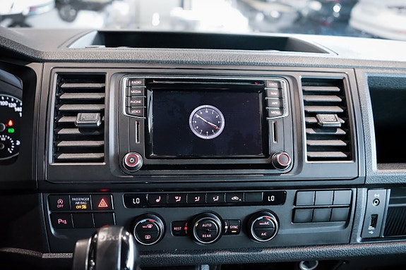 Volkswagen Caravelle 12 of 27