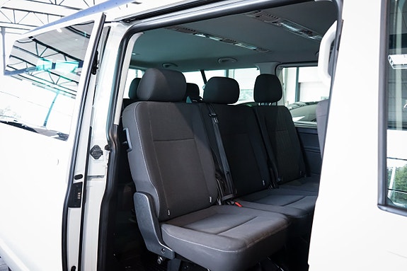 Volkswagen Caravelle 25 of 27