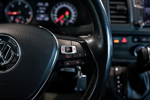 Volkswagen Caravelle 17 of 27
