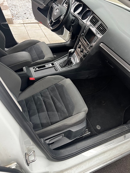 Volkswagen Golf Alltrack 6 of 13