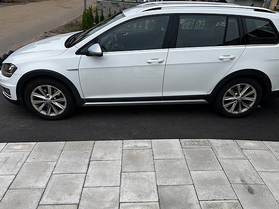 Volkswagen Golf Alltrack 3 of 13