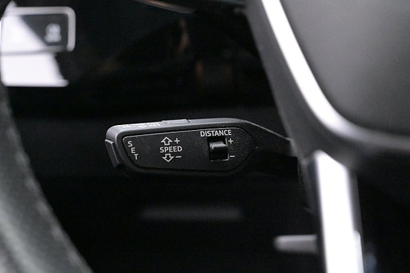 Audi e-tron 8 of 27