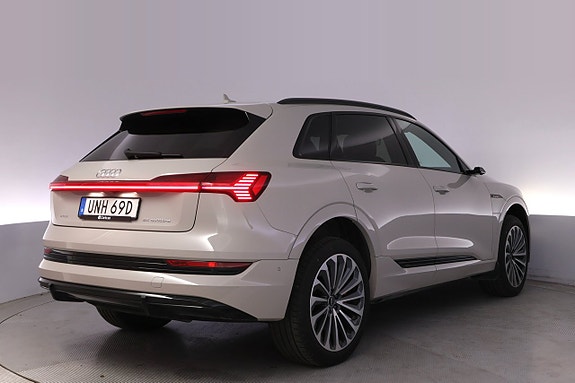 Audi e-tron 5 of 27