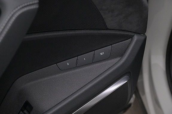 Audi e-tron 11 of 27