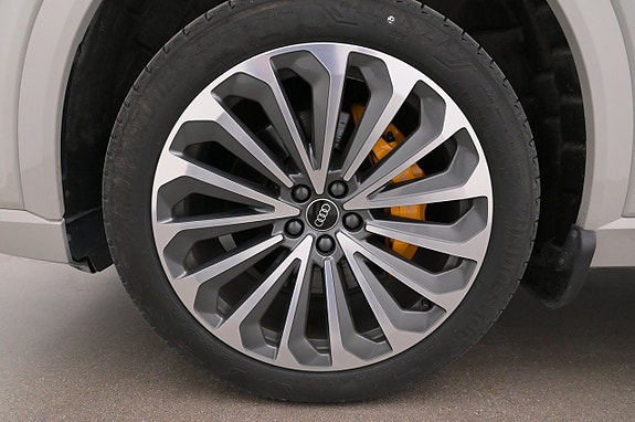 Audi e-tron 27 of 27