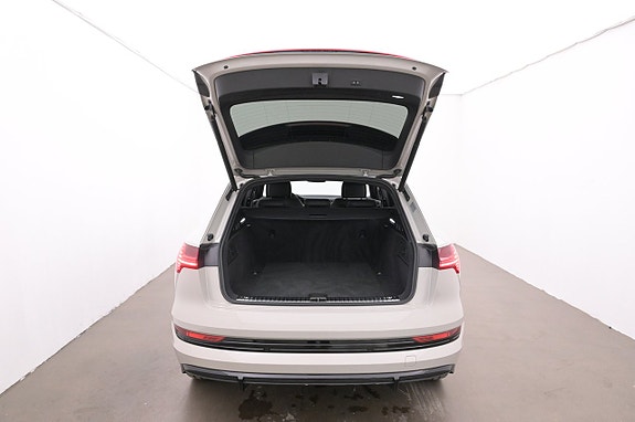Audi e-tron 23 of 27