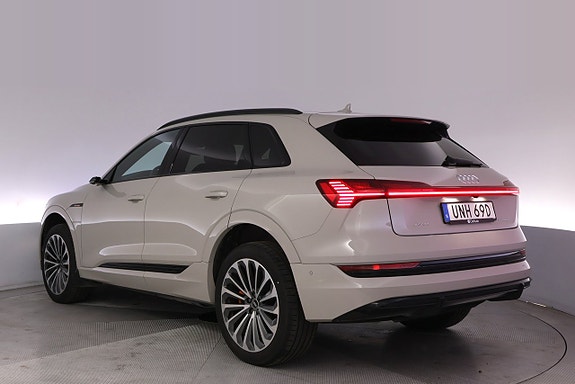 Audi e-tron 4 of 27