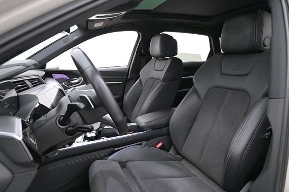 Audi e-tron 10 of 27