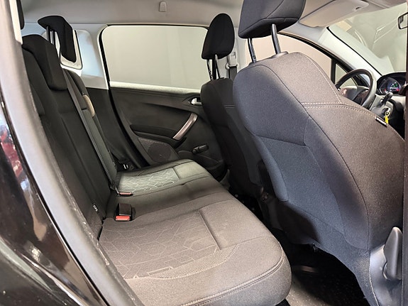 Peugeot 2008 8 of 17