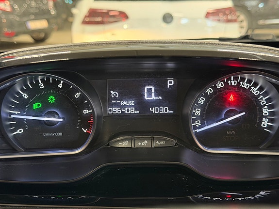 Peugeot 2008 14 of 17