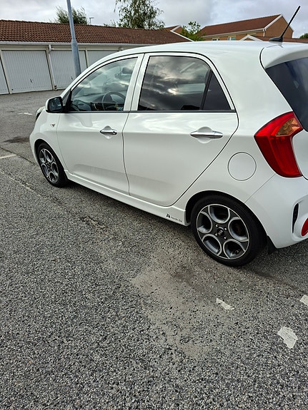 Kia Picanto 2 of 7