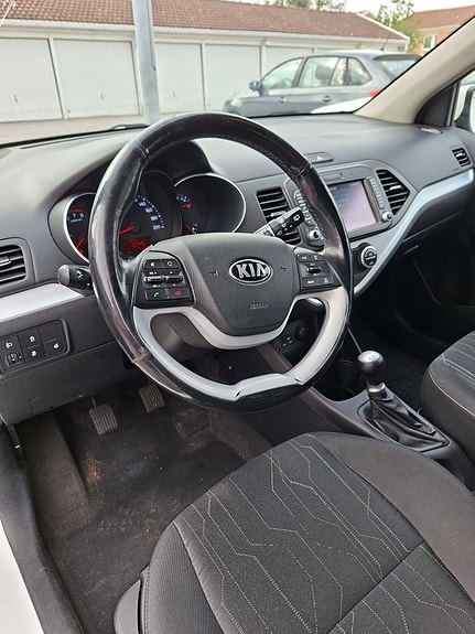 Kia Picanto 3 of 7