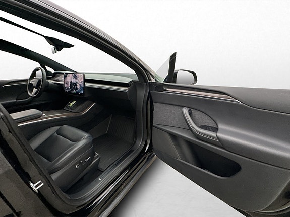 Tesla Model X 24 of 30