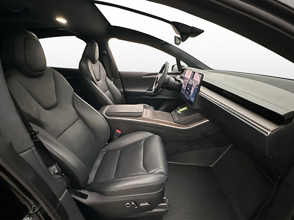 Tesla Model X 25 of 30