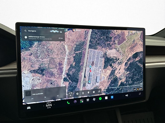 Tesla Model X 18 of 30