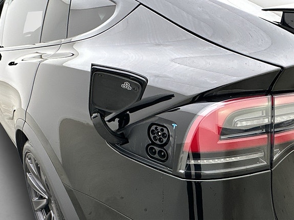 Tesla Model X 30 of 30
