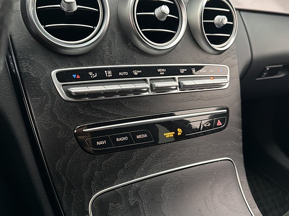 Mercedes-Benz C220 23 of 30