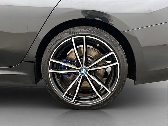 BMW 330i 11 of 30