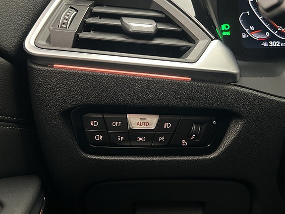 BMW 330i 24 of 30