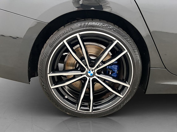 BMW 330i 12 of 30
