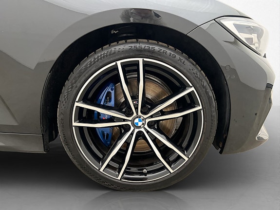 BMW 330i 13 of 30