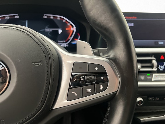 BMW 330i 26 of 30