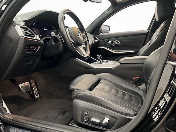 BMW 330i 22 of 30