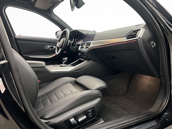 BMW 330i 15 of 30
