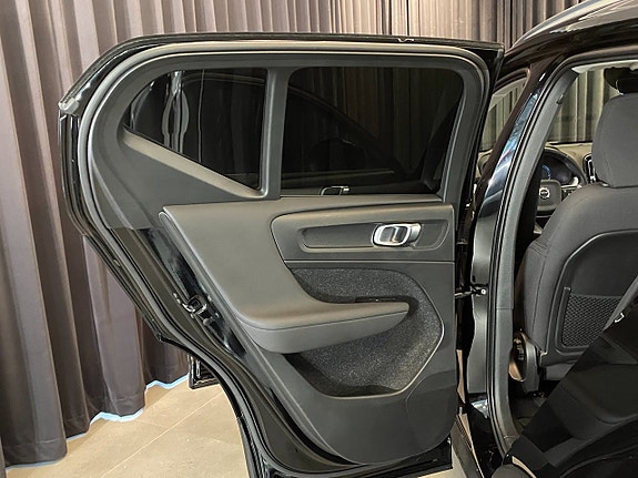 Volvo XC40 14 of 30