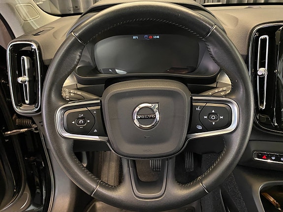 Volvo XC40 30 of 30
