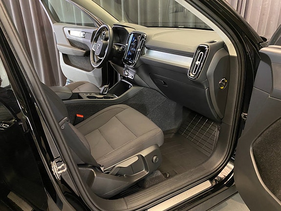 Volvo XC40 21 of 30